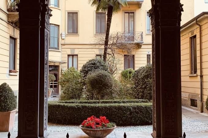 [Milan Central Station] Two-level detached house