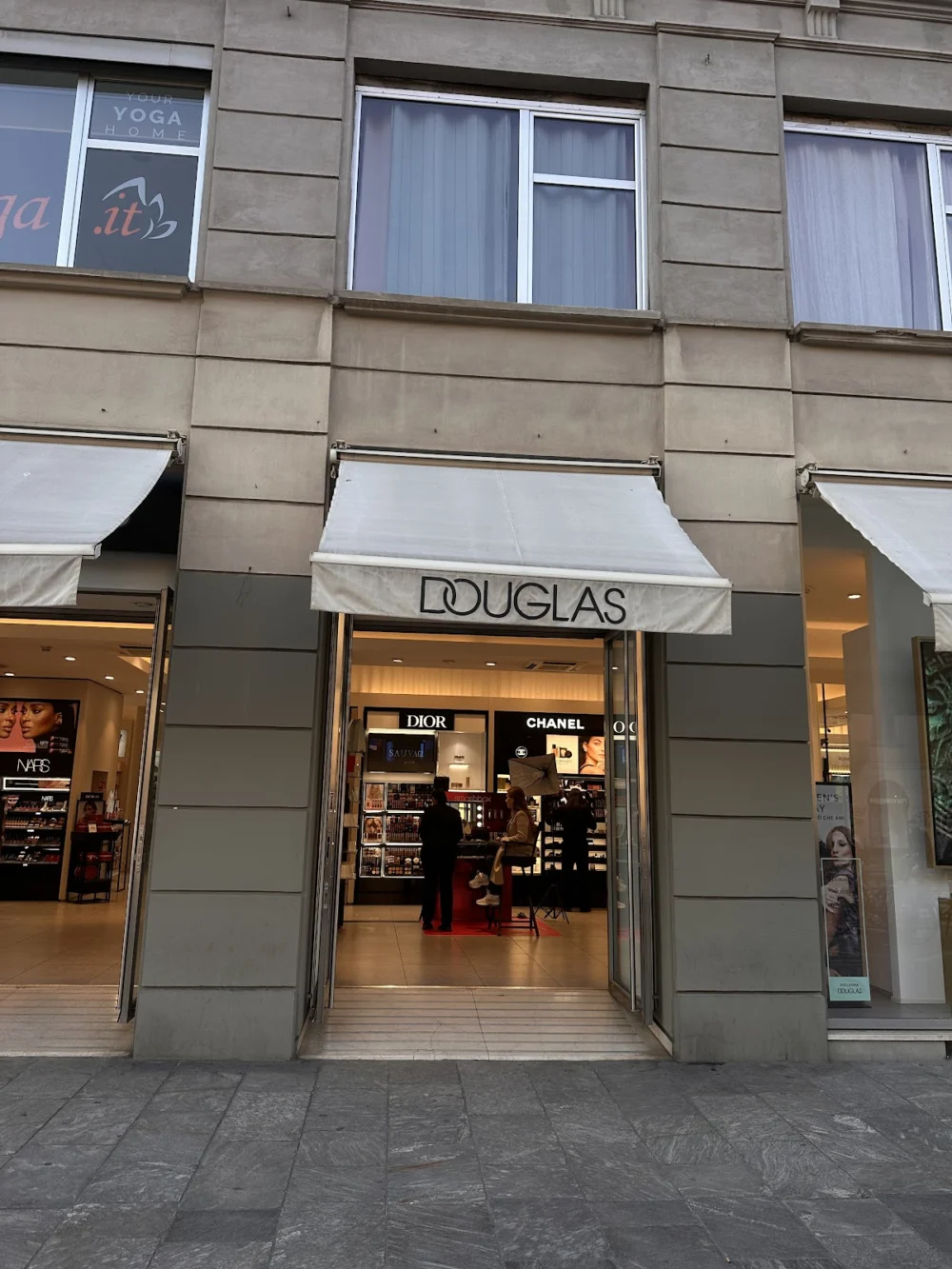 Profumeria Douglas